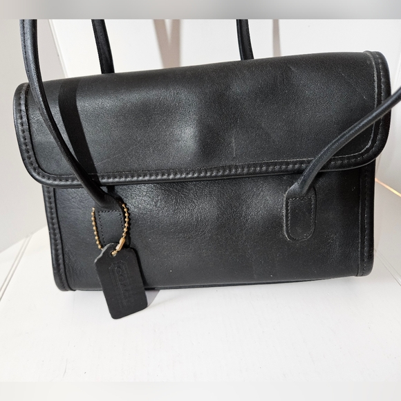 Coach Handbags - Coach Vintage Purse 9032 Laurie Flap Glovetanned Leather Black